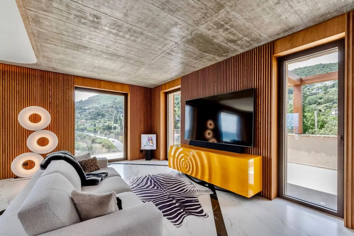 Luxuriöse Villa mit herrlichem Blick auf das Meer & die malerische Insel Gallinara