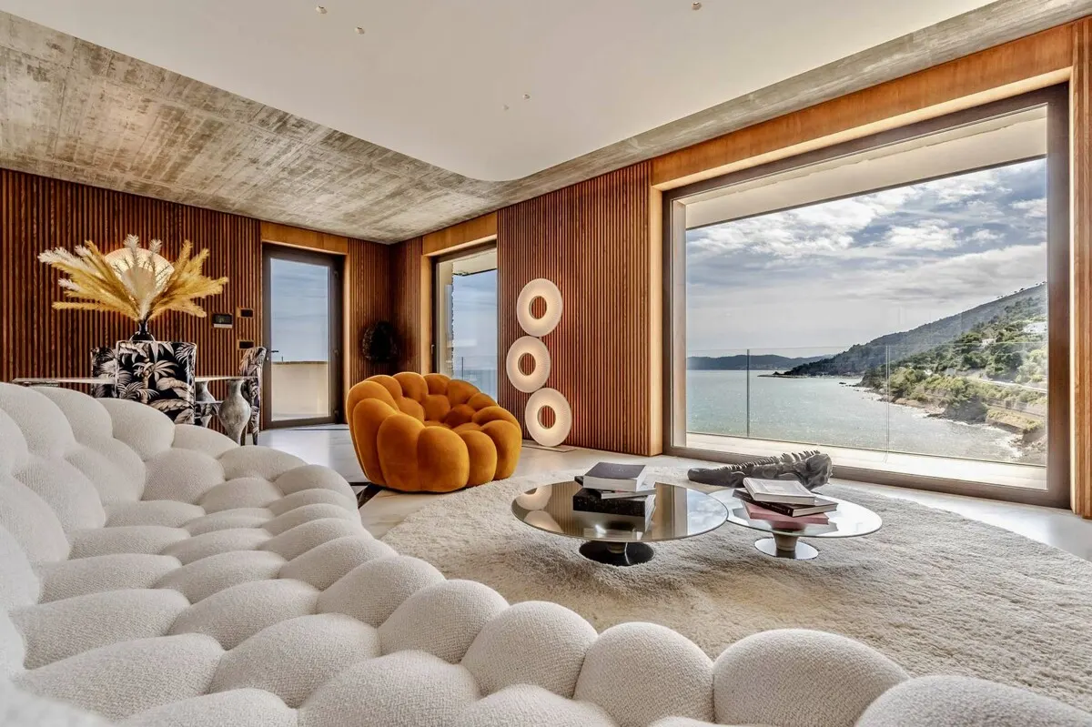 Luxuriöse Villa mit herrlichem Blick auf das Meer & die malerische Insel Gallinara