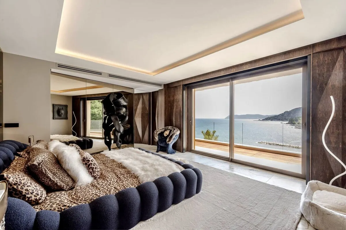 Luxuriöse Villa mit herrlichem Blick auf das Meer & die malerische Insel Gallinara