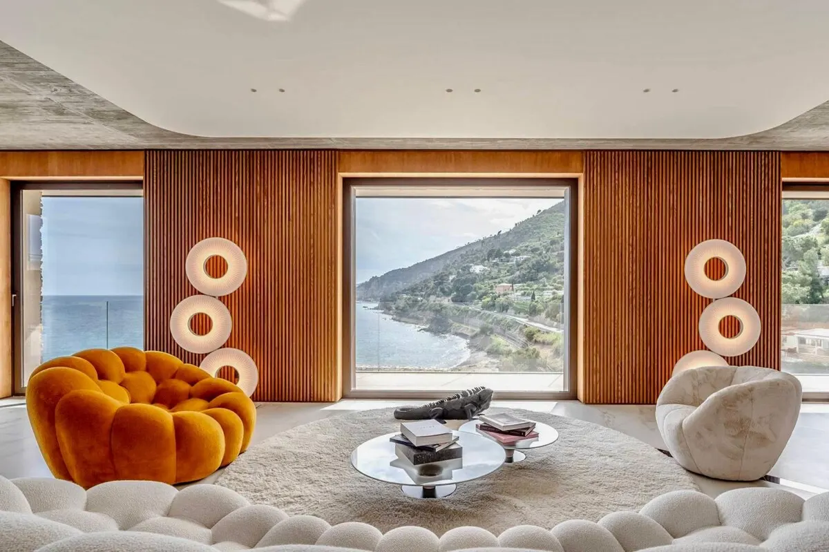 Luxuriöse Villa mit herrlichem Blick auf das Meer & die malerische Insel Gallinara