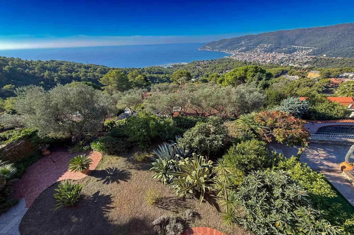 Villa mit weitem Blick auf das ligurische Meer in Andora