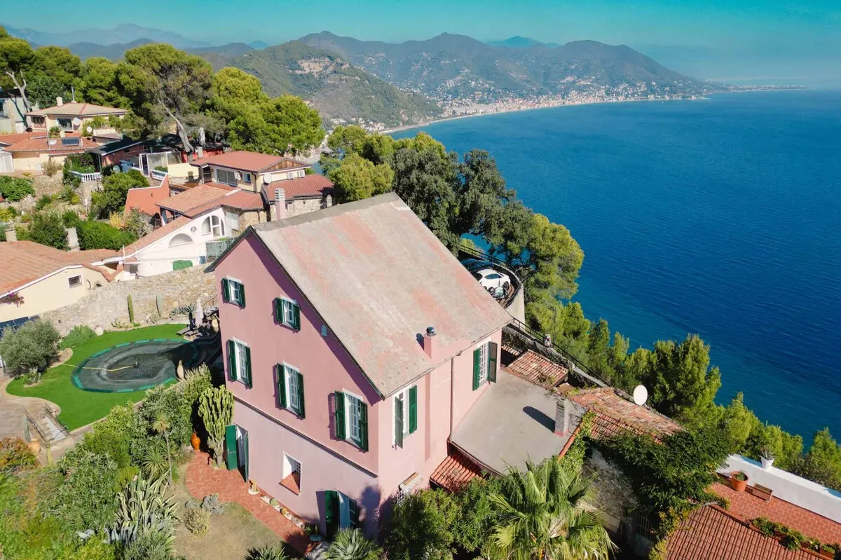 Villa mit weitem Blick auf das ligurische Meer in Andora